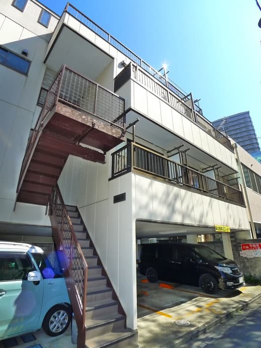 AKビル